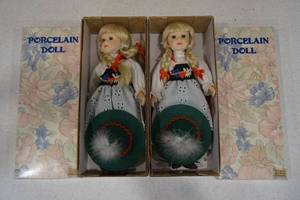 lot 18 image: Dolls