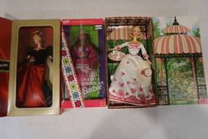 lot 20 image: Barbies