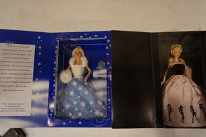 lot 21 image: Barbies