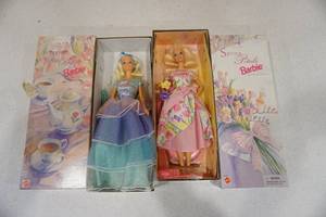 lot 24 image: Barbies