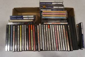 lot 27 image: Cds