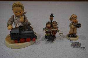 lot 30 image: Hummels toys