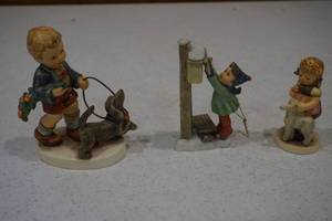 lot 32 image: Hummels toys
