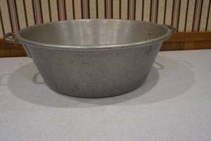 lot 37 image: Pan