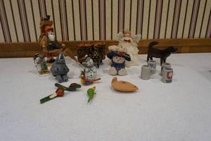 lot 62 image: Figures, mugs