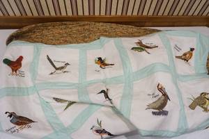 lot 70 image: Bird quilt