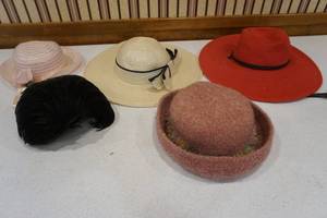 lot 71 image: Ladies hats