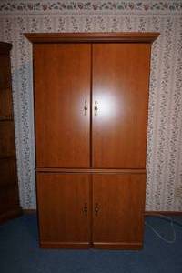 lot 80 image: Cabinet