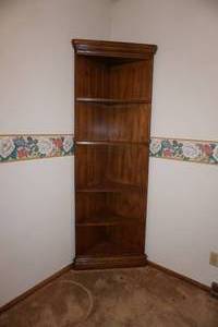 lot 82 image: Shelf cabinet