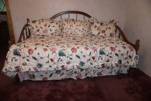 lot 85 image: Day bed