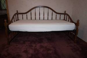 lot 86 image: Day bed