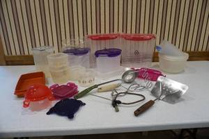 lot 89 image: Tupperware