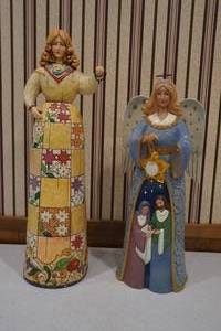 lot 93 image: Jim Shore figures