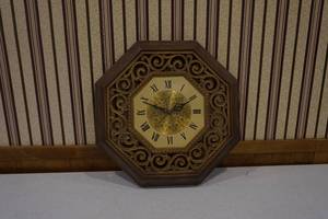 lot 105 image: Clock