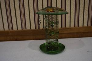 lot 116 image: Bird feeder