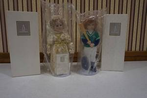 lot 122 image: Avon dolls