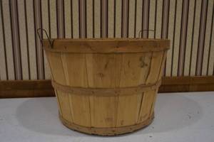 lot 127 image: Bushel basket