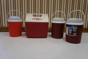 lot 130 image: Playmate, thermal jugs