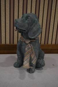 lot 135 image: Lawn dcor