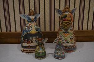 lot 146 image: Jim Shore figures