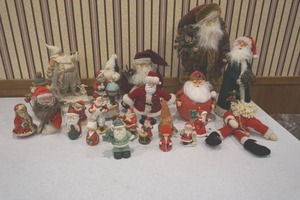 lot 151 image: Jim Shore figures