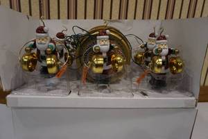 lot 148 image: Santa band