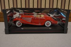 lot 154 image: Die cast Mercedes Benz