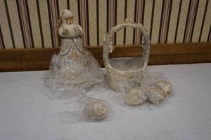lot 162 image: Jim Shore figures