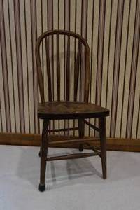 lot 165 image: Wood chair