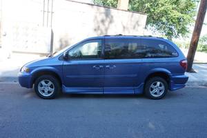 lot 399 image: Dodge Caravan