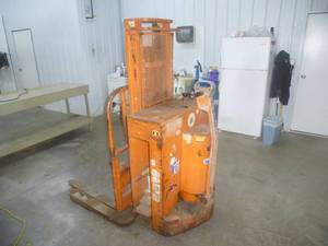 Yale Fork Lift