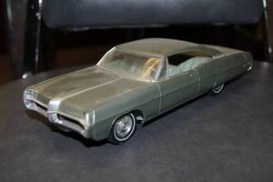 lot 107 image: 1967 Pontiac Bonneville Dealership Promo Scale Model Car