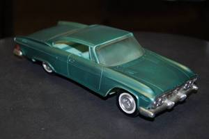 lot 116 image: 1961 Dodge Dealership Promo Scale Model Car - Damaged