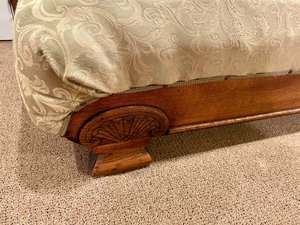lot 59 image: Fainting Couch