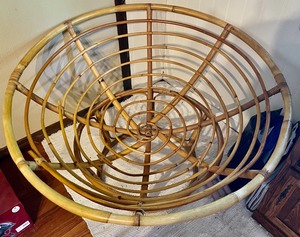 lot 52 image: Papasan Chair