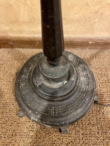lot 70 image: Vintage Lamp