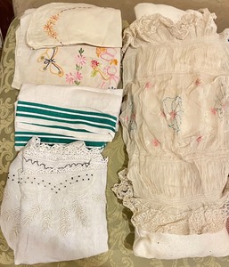 lot 83 image: Vintage Linens