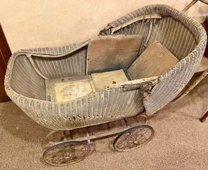 lot 84 image: Lloyd Company Vintage Stroller