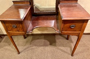 lot 77 image: Vintage Vanity