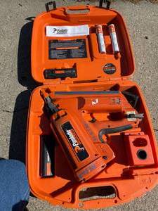 lot 100 image: Paslode Rechargeable Finishing Nail Gun
