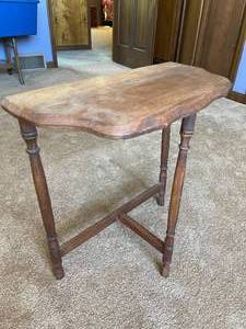 lot 120 image: Vintage Accent Table