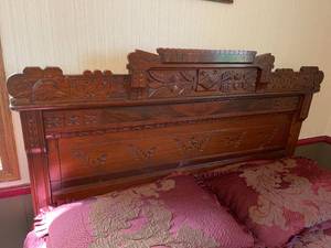 lot 121 image: Beautiful Antique Wooden Bed With Frame