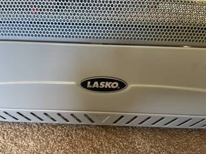 lot 126 image: Lasko Electric Heater