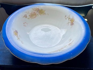 lot 92 image: Verona Bowl