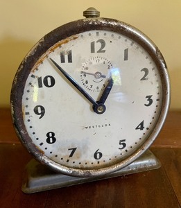 lot 156 image: 2 Vintage Clocks