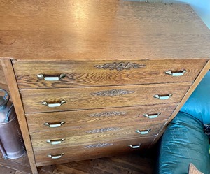 lot 168 image: Vintage 5 Drawer Dresser