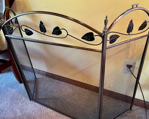 lot 174 image: Fireplace Screen