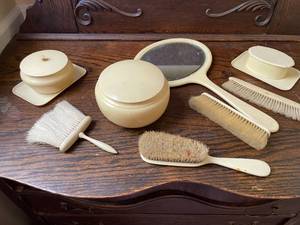 lot 150 image: Vintage 10 Piece Celluloid Dresser Set