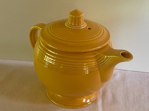 lot 8 image: Fiesta Teapot in Yellow