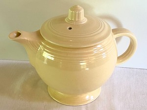lot 9 image: Fiesta Teapot in CreamIvory